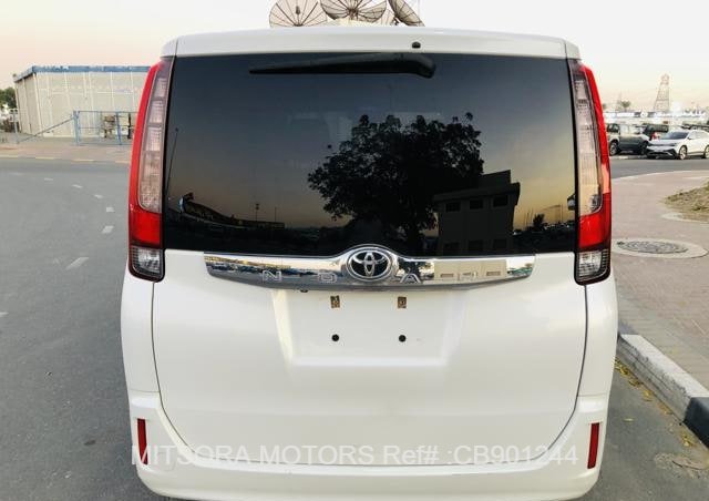 
								2015 TOYOTA NOAH G full									