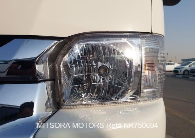 
								2015 TOYOTA HIACE COMMUTER full									