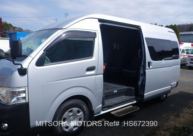 2011 TOYOTA HIACE COMMUTER GLHR