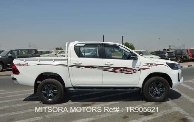 2023 TOYOTA HILUX SR5