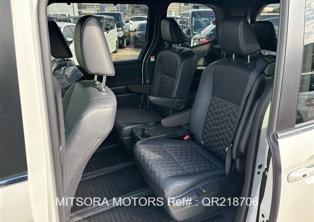 2023 TOYOTA VOXY PEARL