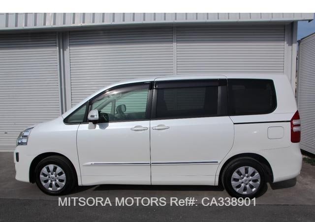 2013 TOYOTA NOAH