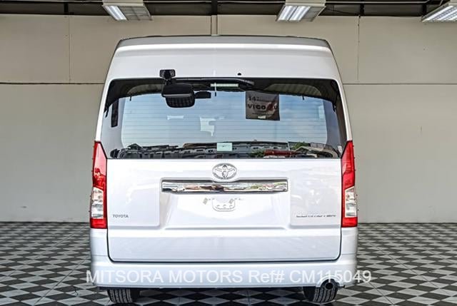 2026 TOYOTA HIACE COMMUTER 2.8 AT