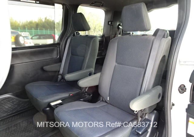 
								2017 TOYOTA VOXY ZS full									