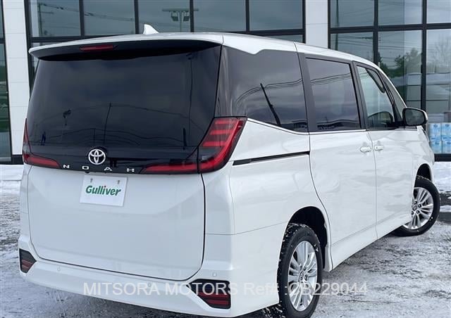 2025 TOYOTA NOAH