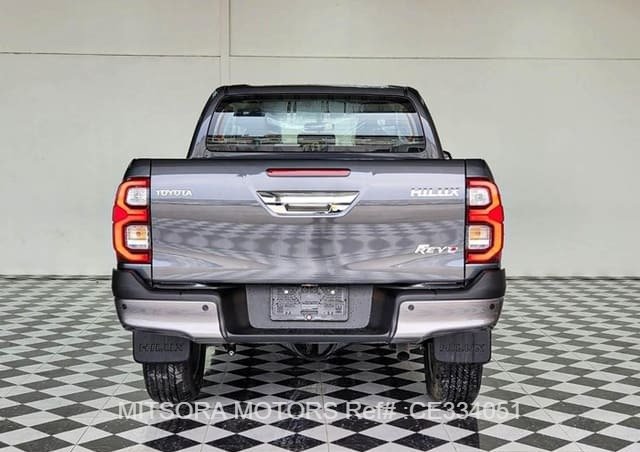 2023 TOYOTA HILUX