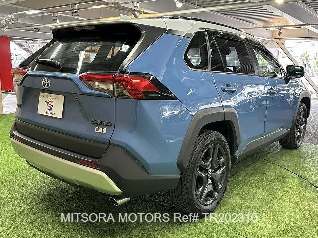 
								2023 TOYOTA RAV4 HYBRID ADVENTURE full									