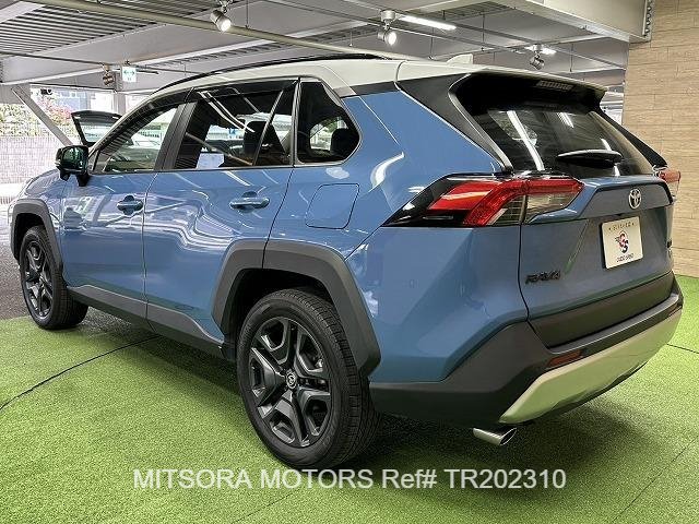 
								2023 TOYOTA RAV4 HYBRID ADVENTURE full									
