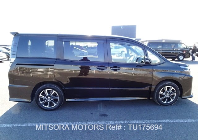 
								2021 TOYOTA VOXY ZS full									