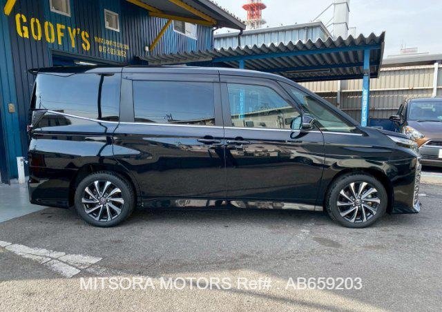 
								2022 TOYOTA VOXY S-Z full									