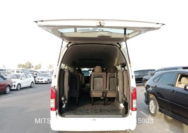 
								2018 TOYOTA HIACE COMMUTER full									