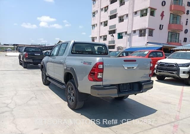 
								2023 TOYOTA HILUX 2.4 full									