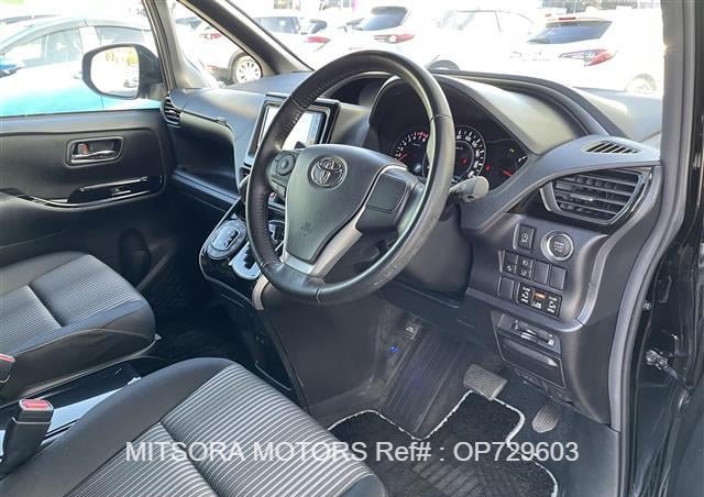 
								2020 TOYOTA VOXY full									