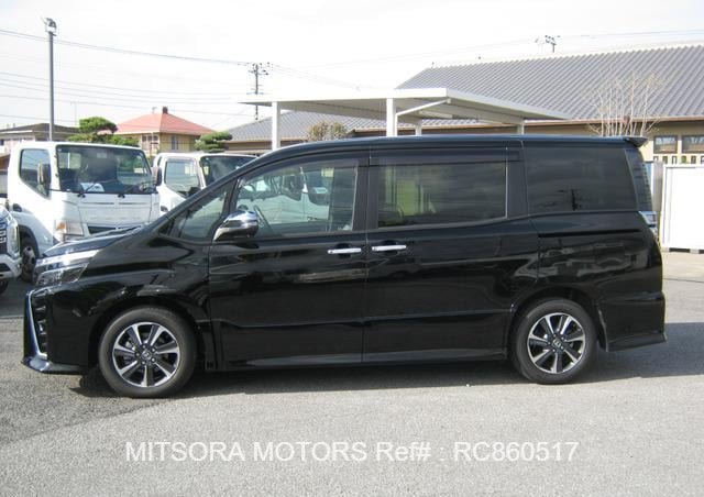 
								2021 TOYOTA VOXY 2.0ZSIII full									