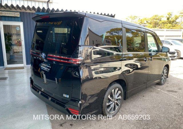 
								2022 TOYOTA VOXY S-Z full									