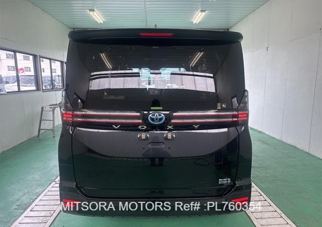 
								2025 TOYOTA VOXY full									