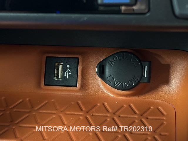 
								2023 TOYOTA RAV4 HYBRID ADVENTURE full									