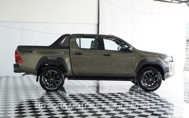
								2023 TOYOTA HILUX 2.8 full									