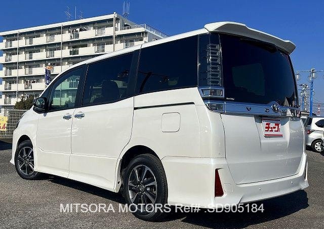 
								2019 TOYOTA VOXY ZS full									