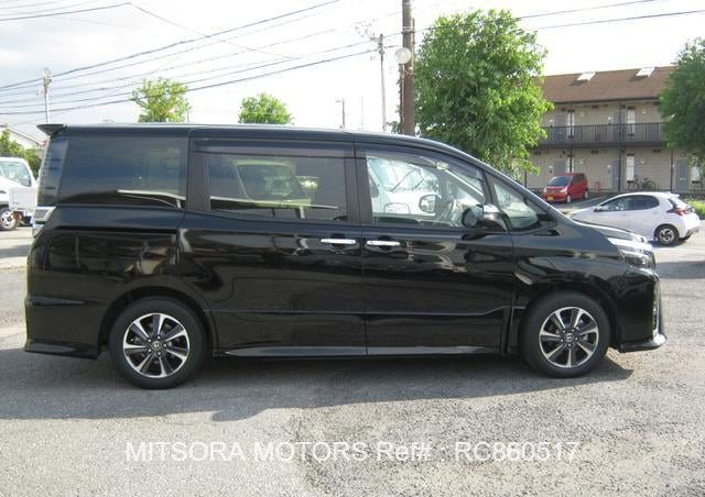 
								2021 TOYOTA VOXY 2.0ZSIII full									