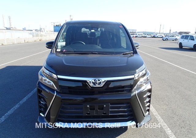 
								2021 TOYOTA VOXY ZS full									