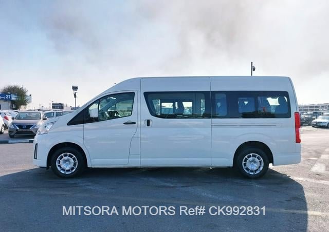 2023 TOYOTA HIACE COMMUTER