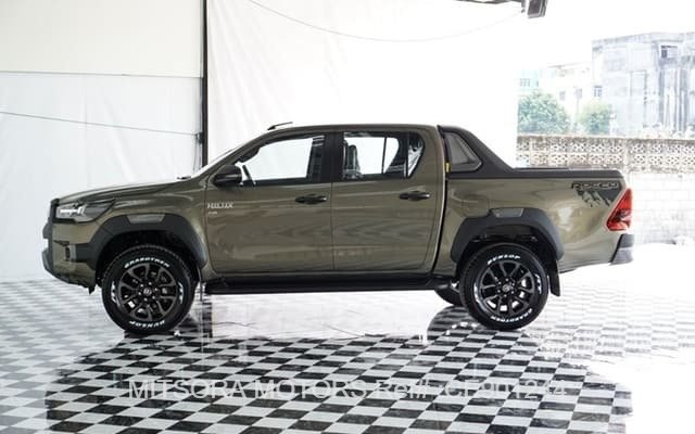 
								2023 TOYOTA HILUX 2.8 full									
