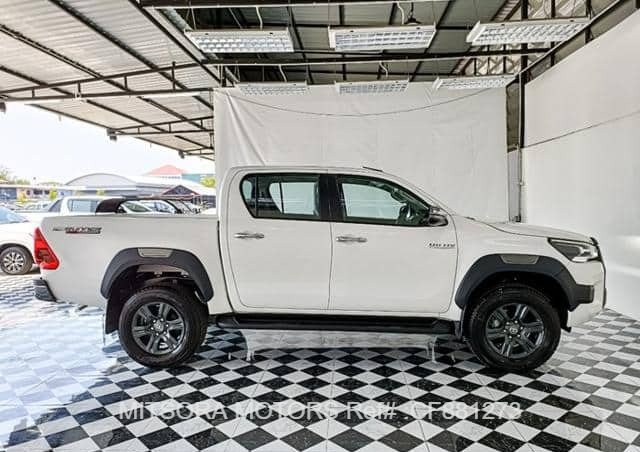 
								2024 TOYOTA HILUX 2.4 full									