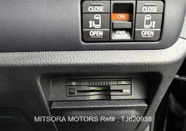 
								2015 TOYOTA VOXY full									