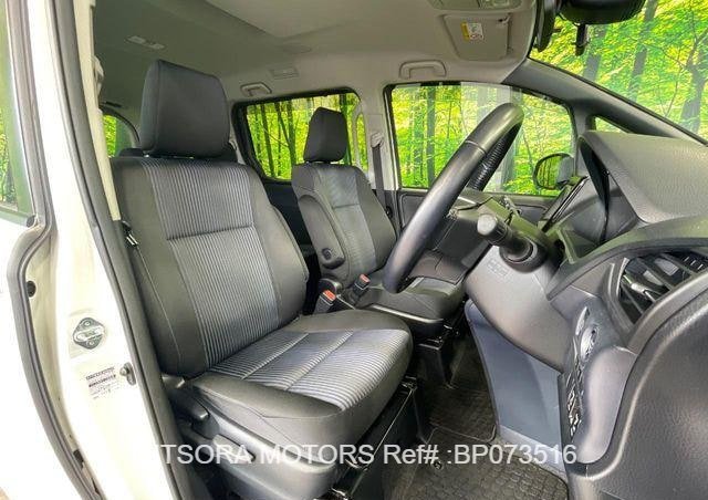 
								2016 TOYOTA VOXY ZS full									