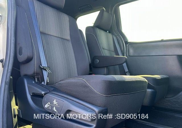 
								2019 TOYOTA VOXY ZS full									