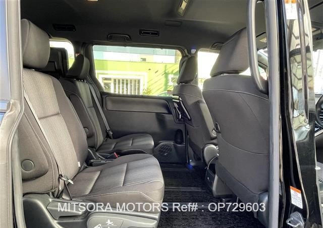 
								2020 TOYOTA VOXY full									