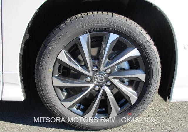 
								2025 TOYOTA VOXY full									