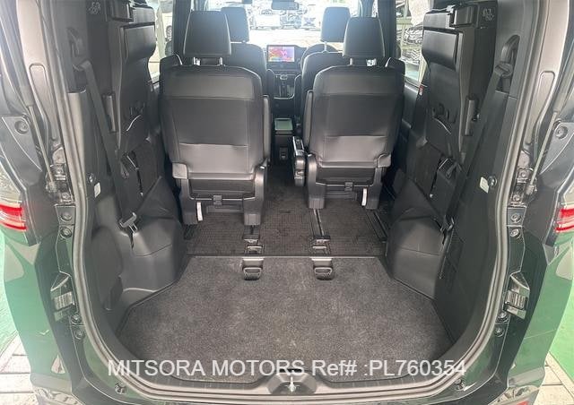 
								2025 TOYOTA VOXY full									