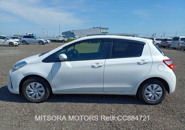 2017 TOYOTA VITZ F