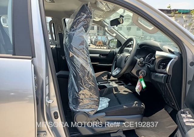 
								2023 TOYOTA HILUX 2.4 full									