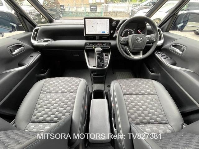 
								2022 TOYOTA VOXY S-G full									