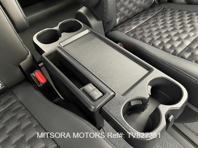 
								2022 TOYOTA VOXY S-G full									