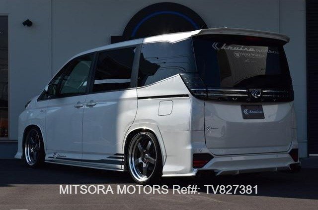 
								2022 TOYOTA VOXY S-G full									