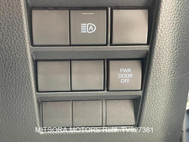 
								2022 TOYOTA VOXY S-G full									