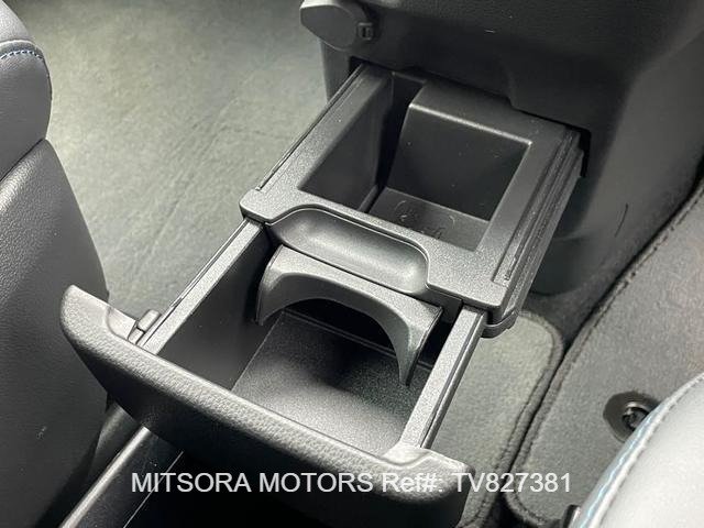 
								2022 TOYOTA VOXY S-G full									