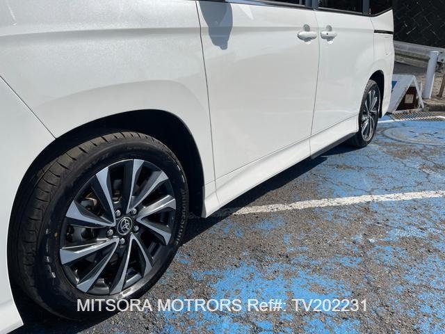 
								2022 TOYOTA VOXY S-Z full									