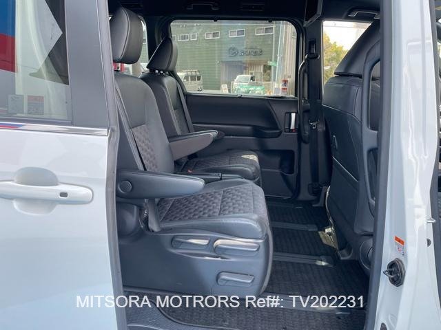 
								2022 TOYOTA VOXY S-Z full									