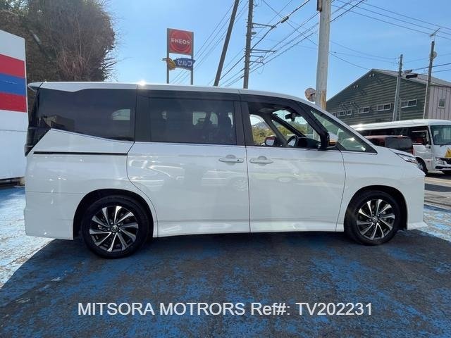 
								2022 TOYOTA VOXY S-Z full									