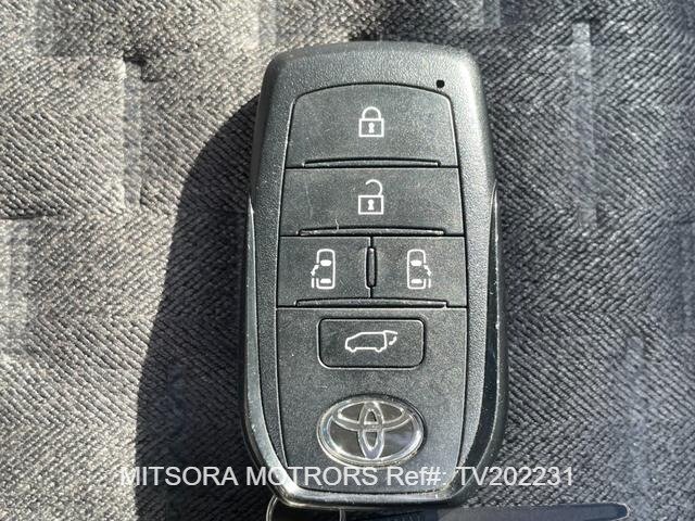 
								2022 TOYOTA VOXY S-Z full									