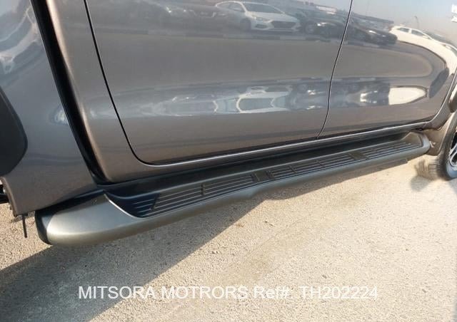 
								2022 Toyota Hilux full									