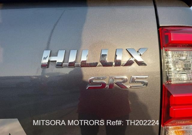 
								2022 Toyota Hilux full									
