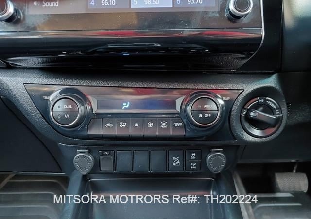 
								2022 Toyota Hilux full									