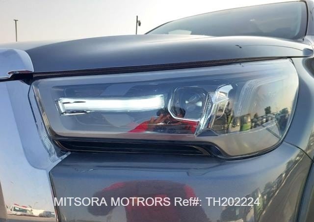 
								2022 Toyota Hilux full									