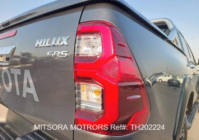 
								2022 Toyota Hilux full									
